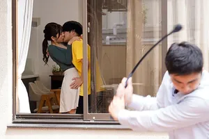 Anh chàng 91π đã cặp kè với một cô gái năm hai vừa mới đi làm ở khách sạn. Cô ấy vẫn còn hơi nhút nhát. Cái âm hộ hồng của cô ấy quá mềm mại. Cô ấy đã bị quan hệ hai lần và khuôn mặt của cô ấy bị phơi bày hoàn toàn...