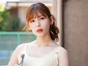 Tôi cọ xát cái lồn ướt của tôi gần hơn