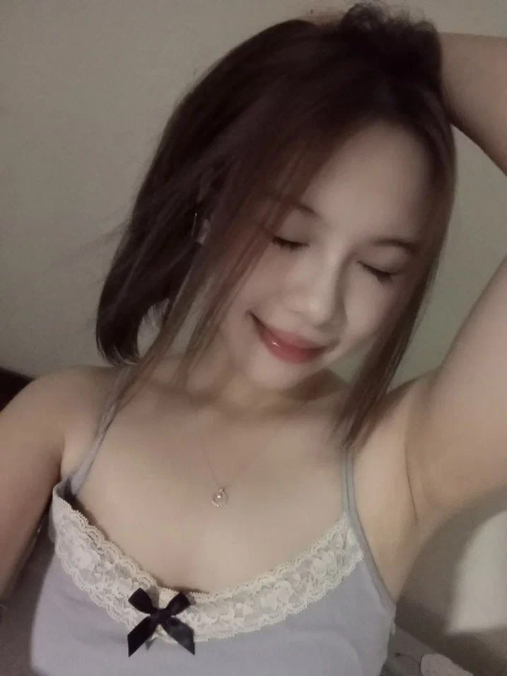 Chàng trai kiệt sức khi trả bài hai mẹ con 1 lúc
