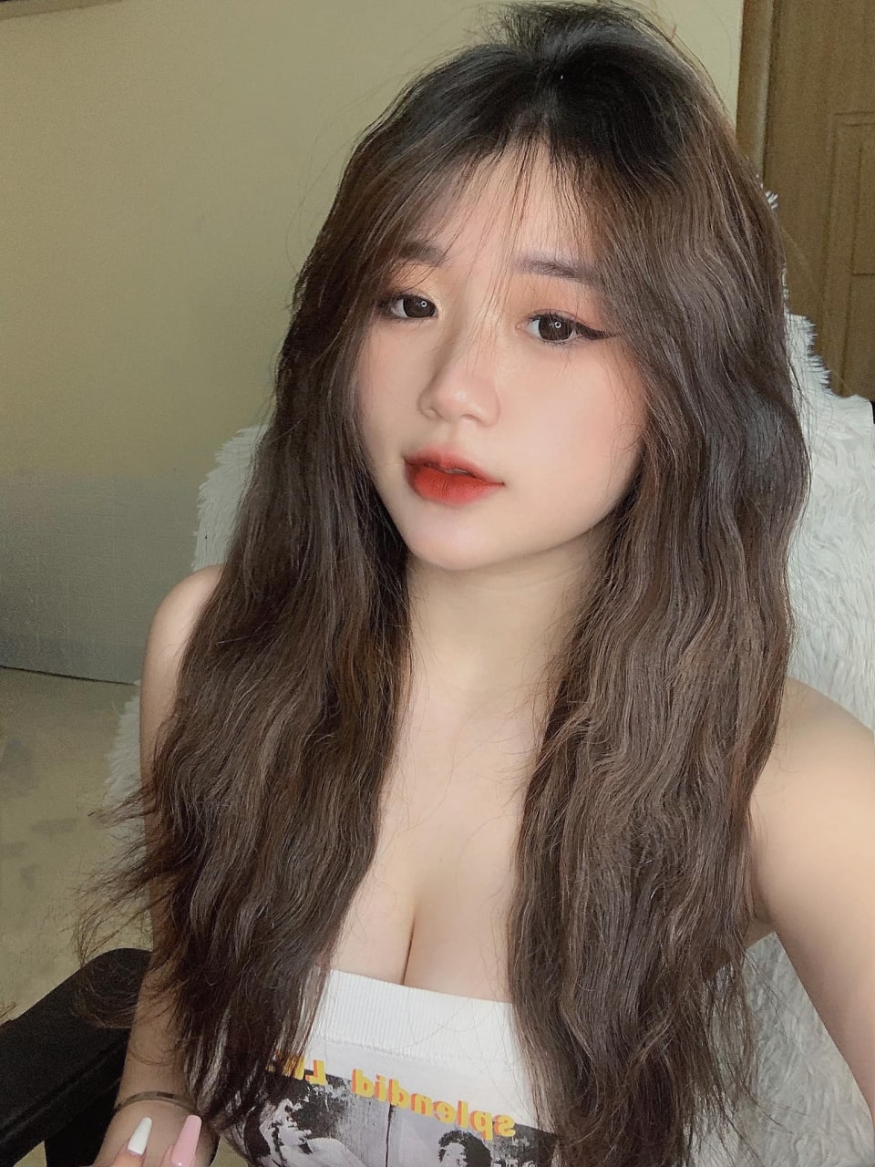 Xxx chị trưởng phòng có chiếc váy ngắn mỏng trong đêm tăng ca