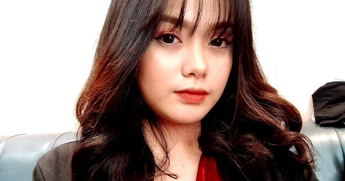 MMUS-071-C Cô gái xinh đẹp khiêu khích quỷ nhỏ